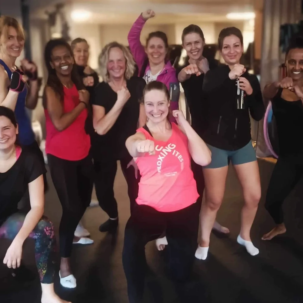 yoga-grupp-half-media-crop